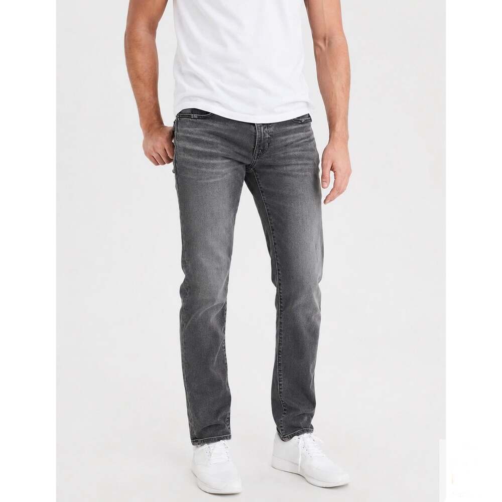 American Eagle Outfitters Men’s Slim Straight Jeans in Gray. Size 30x32.